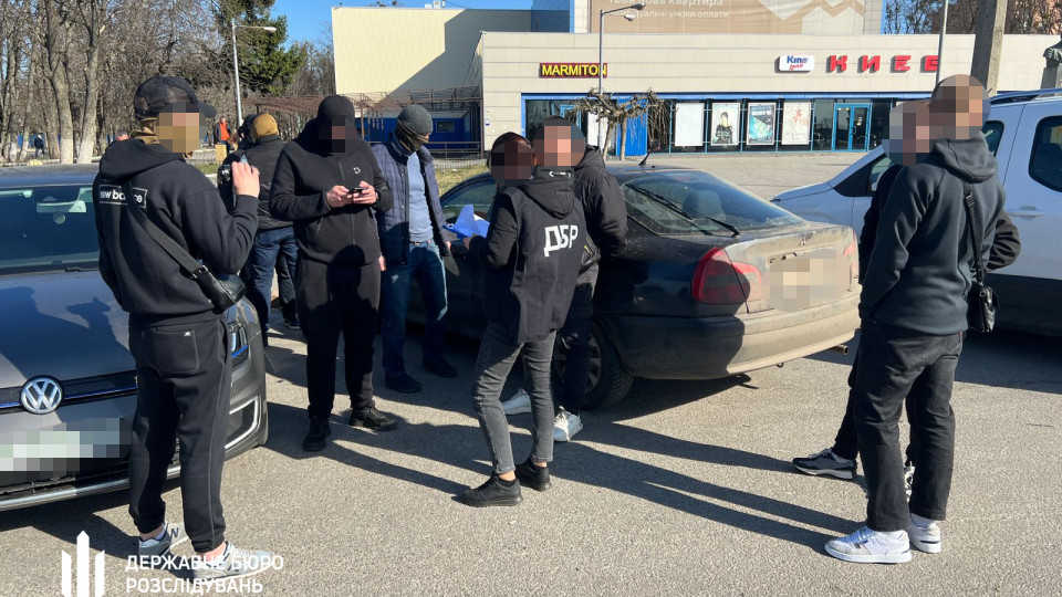 У Харкові затримали прикордонника, який за $7500 обіцяв перевести колегу в інший підрозділ