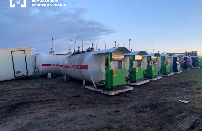В Киеве БЭБ прекратило работу еще одной АЗС с топливом неизвестного происхождения