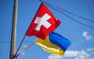 У Швейцарії можуть дозволити українським біженцям змінити статус проживання