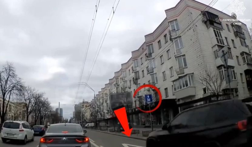 В Киеве BMW «пролетел» по полосе общественного транспорта: как его наказали, видео
