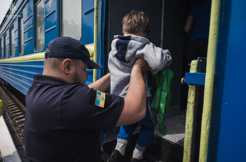В Сумской области приняли решение об обязательной эвакуации детей из двух общин