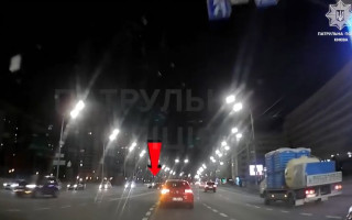 Порушив вимоги дорожньої розмітки — отримав постанову: у Києві покарали водія BMW