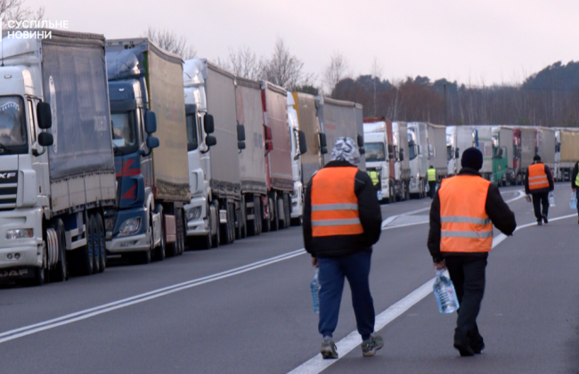 В пункте пропуска «Гребенное – Рава-Руськая» частично восстановлен пропуск грузовиков