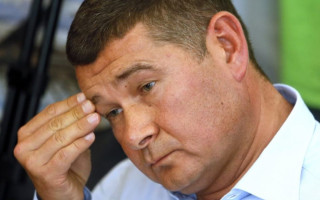 Земельні ділянки, автомобіль та ювелірні прикраси – список конфіскованого майна Онищенка