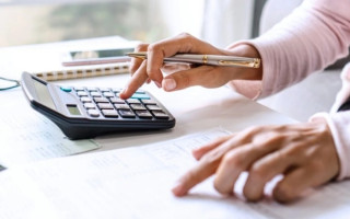 Чи впливає застосування податкової соціальної пільги на оподаткування зарплати військовим збором: роз’яснення