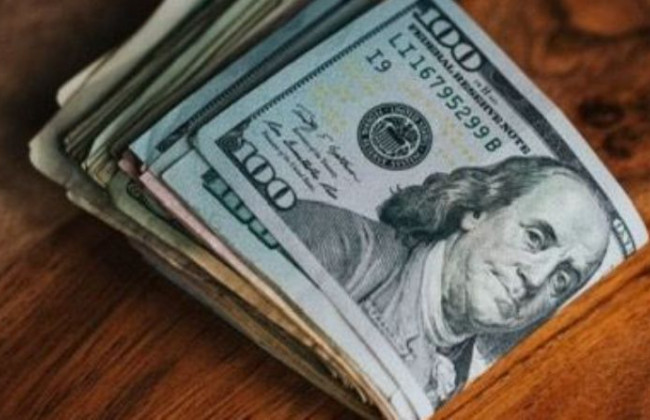 Как «волонтер»: киевлянка за $6 000 обещала мужчине организовать выезд за границу