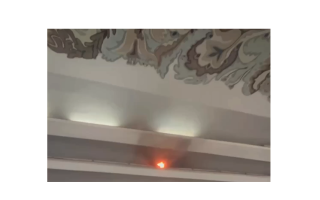 В Киеве на станции метро «Минская» вспыхнул светильник на платформе