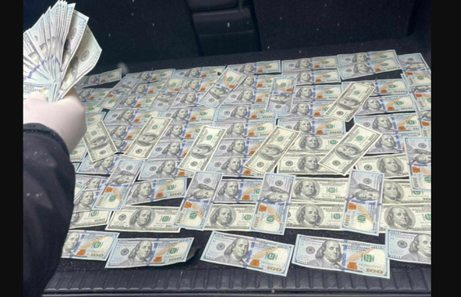 Поборы в десятки тысяч долларов: будут судить экс-руководителя одного из постов Черновицкой таможни и его сообщника