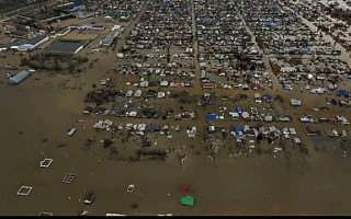 Нафтопереробний завод у росії призупинив роботу після прориву греблі