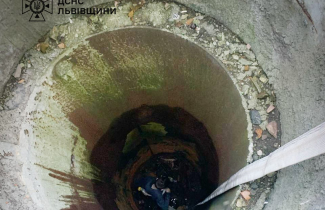 На Львовщине ребенок провалился в канализационный коллектор