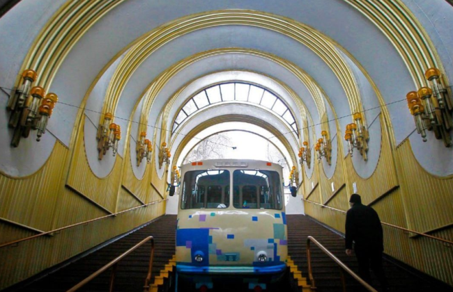 В Киеве на фуникулере убили 16-летнего парня: нападавший работал в правоохранительных органах