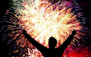 В Киеве присудили один год ограничение свободы мужчине, запустившему салют с многоэтажки