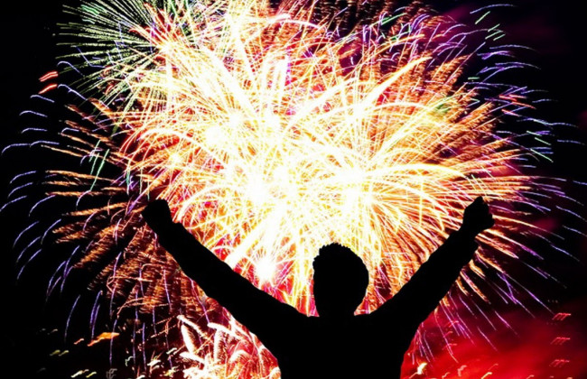 В Киеве присудили один год ограничение свободы мужчине, запустившему салют с многоэтажки