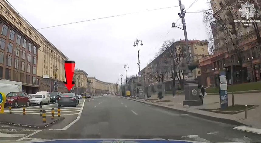 В Киеве наказали «героя парковки» на Tesla, видео