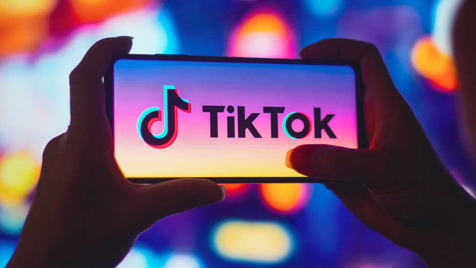 TikTok створює застосунок для обміну фото, схожий на Instagram