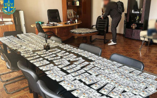$30 000 за аренду объекта: на Днепропетровщине на взятке погорели мэр и секретарь горсовета