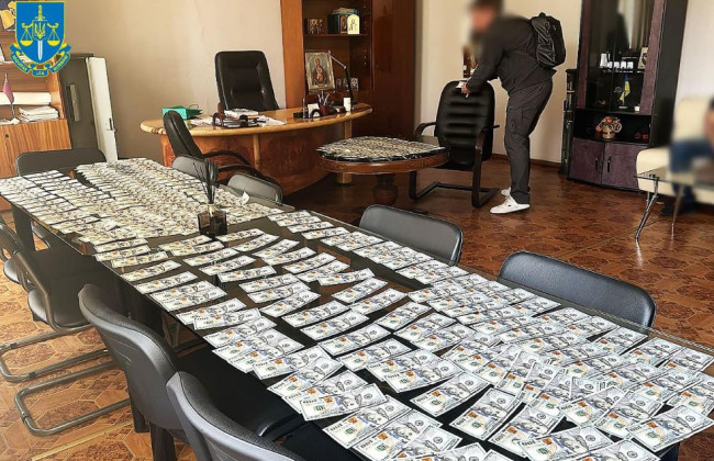 $30 000 за аренду объекта: на Днепропетровщине на взятке погорели мэр и секретарь горсовета