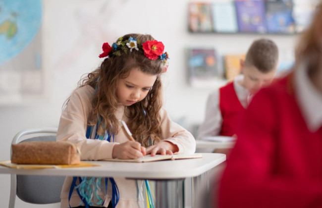 В Кабмине рассматривают введение электронного реестра украинских школьников за границей