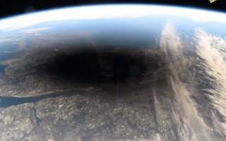 Опубліковано неймовірні кадри сонячного затемнення 8 квітня, яке зняли супутники з космосу