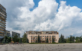 Мешканців Українки на Київщині закликали зробити запаси води та зачинити вікна після атаки рф