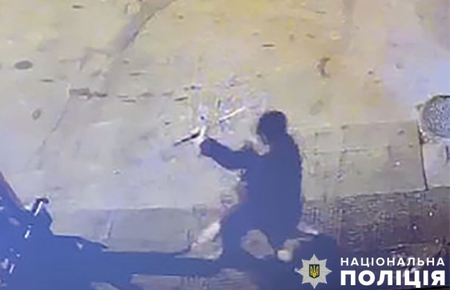 В Киеве задержали мужчину, который жестоко избил охранника магазина из-за замечания