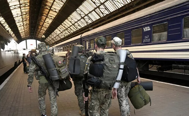 В ближайшие месяцы появится версия законопроекта о демобилизации, — спикер Минобороны Дмитрий Лазуткин