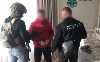 Видавали себе за військових та «вибивали» кошти у підприємців: на Прикарпатті судитимуть групу вимагачів