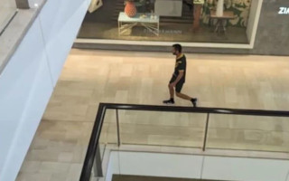 В Австралії чоловік з ножем напав на відвідувачів ТЦ: 6 загиблих, серед поранених – мати з немовлям