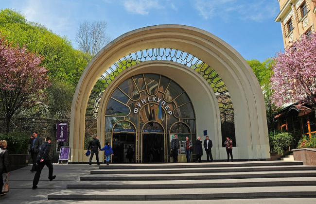 У Києві ТЦК та Нацполіція посилено патрулюватимуть Поділ після вбивства підлітка на фунікулері