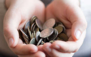 До 7800 гривень на дитину: в Україні підвищили допомогу дітям загиблих