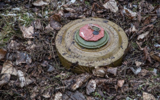 У Херсонській області тракторист підірвався на російській міні: чоловік отримав уламкові поранення, травми та контузію