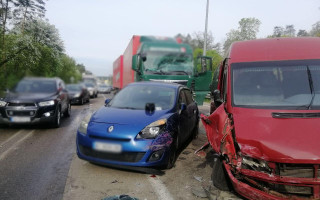 У поліції уточнили деталі ДТП, яка сталася на околицях Києва за участі шести авто