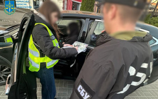 15000 доларів за незаконний перетин державного кордону: на Черкащині викрито схему