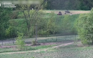 Поляки на квадроциклах заблукали і заїхали незаконно в Україну – відео