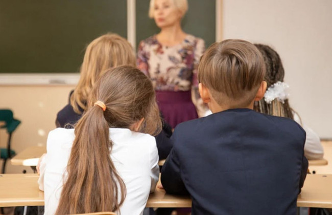 В Луганске оккупанты перепрофилируют преподавателей украинского языка на учителей русского