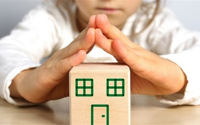 В случае продажи арестованного имущества, которым пользуются дети, исполнитель должен получить разрешение органа опеки и попечительства или решение суда – Верховный Суд