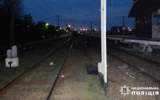 На Київщині під колесами пасажирського потяга загинув чоловік