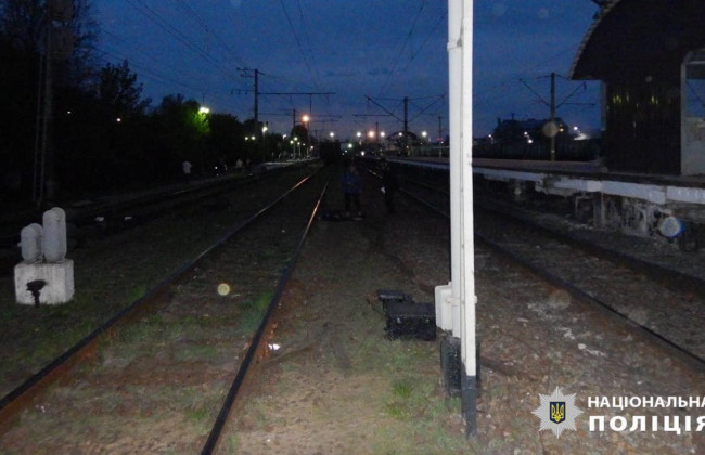 На Киевщине под колесами пассажирского поезда погиб мужчина