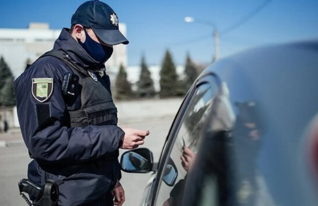 На Кіровоградщині чоловік показав поліції статевий орган, а у суді заявив, що зробив це, бо «не витримав»