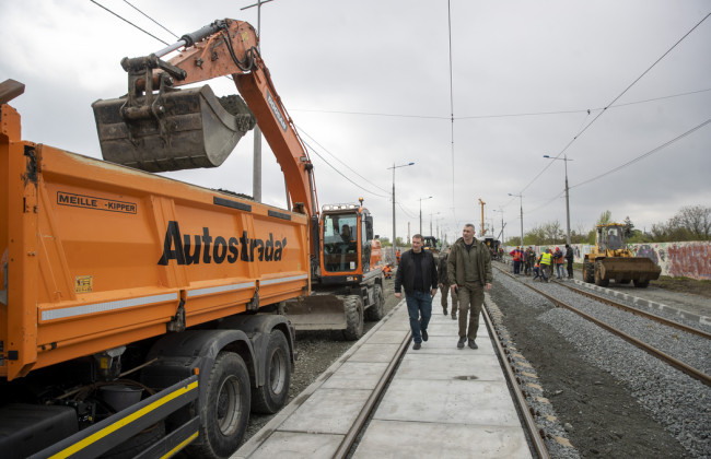 Кличко планує відкрити рух автотранспорту Подільсько-Воскресенським мостом у вересні