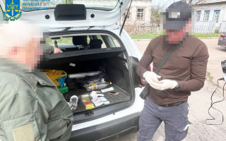 Нелегальний збут лісу: на Житомирщині на хабарі викрили керівника природного заповідника