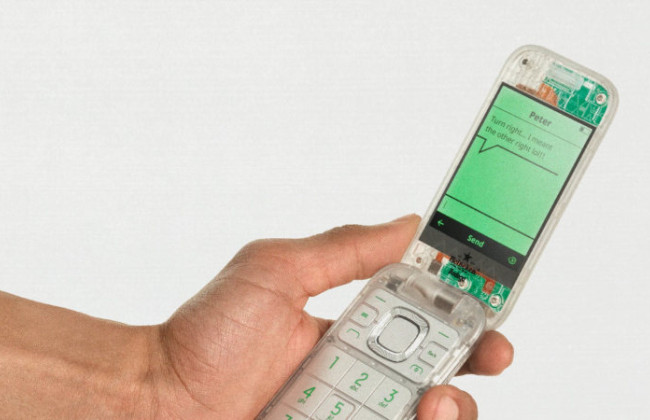 Обратно в прошлое: выпустили раскладной телефон The Boring Phone с базовыми функциями, фото