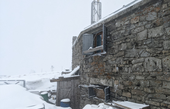 В Карпатах Поп Иван Черногорский замело снегом