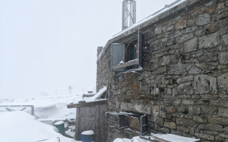 У Карпатах Піп Іван Чорногірський замело снігом