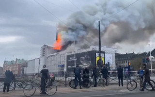 Пожежа на 400-річній біржі в Копенгагені: вдалося врятувати половину будівлі