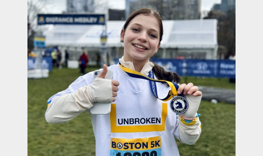 12-летняя украинка собрала более 600 тысяч для военного, пробежав 5-километровый марафон на протезах