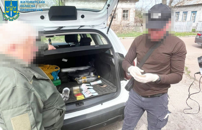 Нелегальный сбыт леса: в Житомирской области на взятке разоблачили руководителя природного заповедника