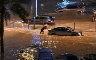Аномальна злива затопила Дубай: школи закрили, а працівників перевели на дистанційну роботу, фото та відео