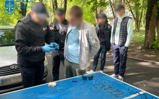 У Хмельницькому чоловік вимагав 100 тисяч гривень неіснуючого боргу у місцевого мешканця