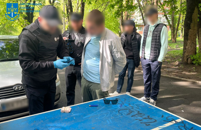 В Хмельницком мужчина требовал 100 тысяч гривен несуществующего долга у местного жителя